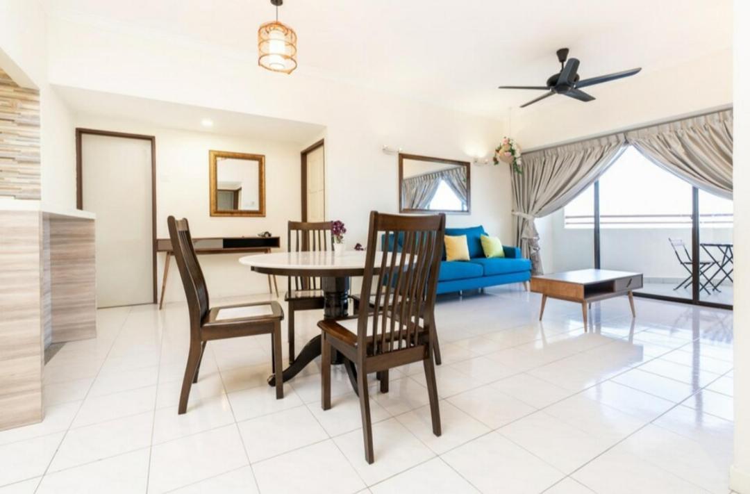 Executives Pantai Seaview Batu Ferringhi 2704 - 2 Bedrooms Exteriör bild